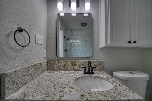 216 SW Crystal Hills Dr, Lawton, OK 73505