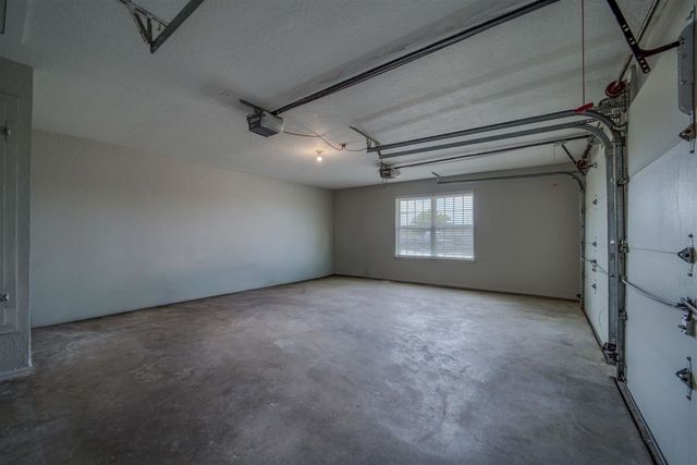 216 SW Crystal Hills Dr, Lawton, OK 73505