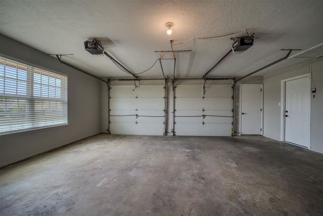 216 SW Crystal Hills Dr, Lawton, OK 73505