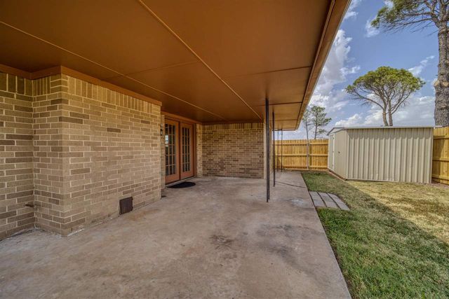 216 SW Crystal Hills Dr, Lawton, OK 73505