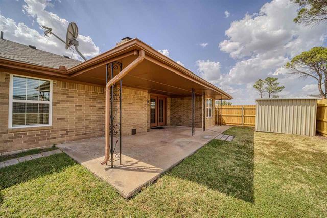 216 SW Crystal Hills Dr, Lawton, OK 73505