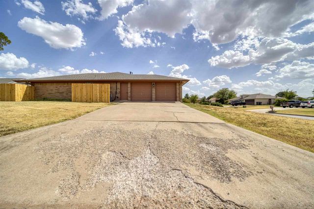 216 SW Crystal Hills Dr, Lawton, OK 73505