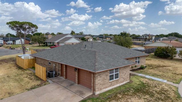 216 SW Crystal Hills Dr, Lawton, OK 73505