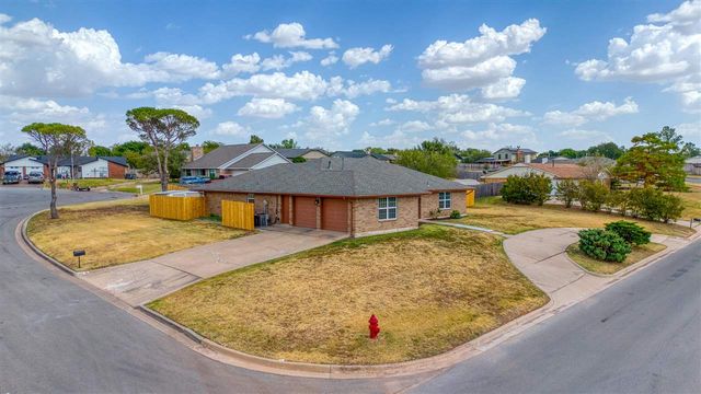 216 SW Crystal Hills Dr, Lawton, OK 73505
