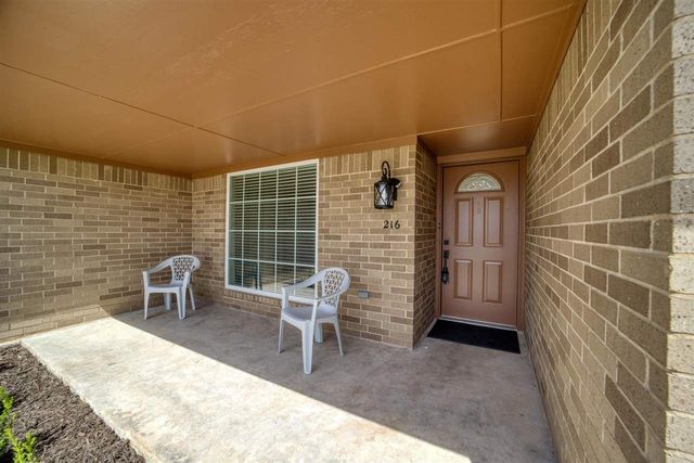 216 SW Crystal Hills Dr, Lawton, OK 73505