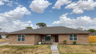 216 SW Crystal Hills Dr, Lawton, OK 73505