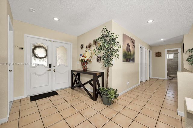 7921 NW 90th Ave, Tamarac, FL 33321