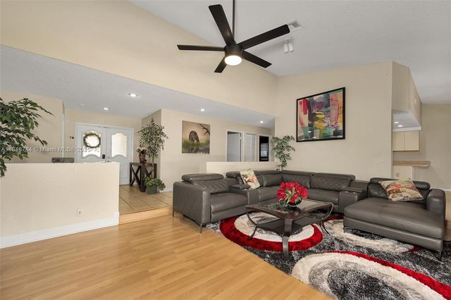 7921 NW 90th Ave, Tamarac, FL 33321