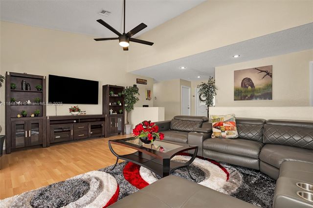 7921 NW 90th Ave, Tamarac, FL 33321