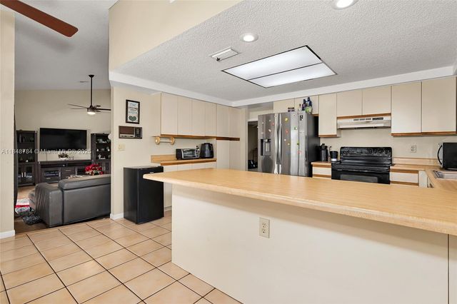 7921 NW 90th Ave, Tamarac, FL 33321