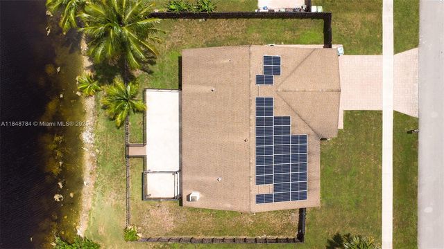 7921 NW 90th Ave, Tamarac, FL 33321