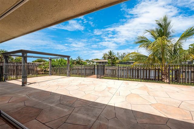 7921 NW 90th Ave, Tamarac, FL 33321