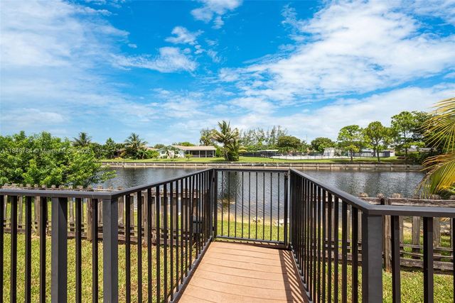7921 NW 90th Ave, Tamarac, FL 33321