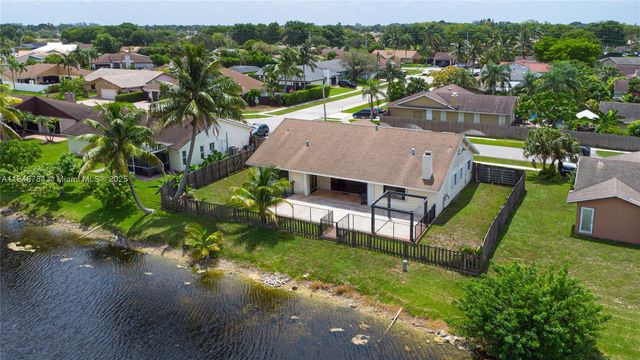 7921 NW 90th Ave, Tamarac, FL 33321