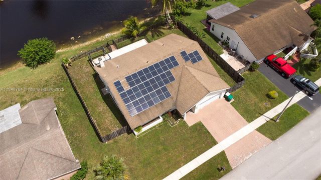 7921 NW 90th Ave, Tamarac, FL 33321