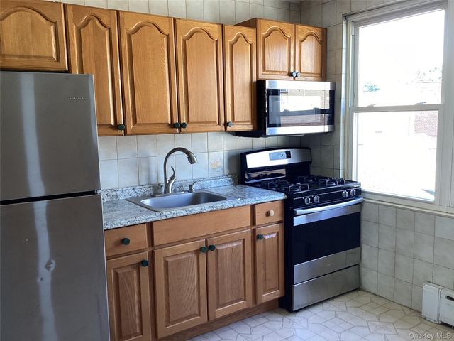 6125 185th Street, Fresh Meadows, NY 11365