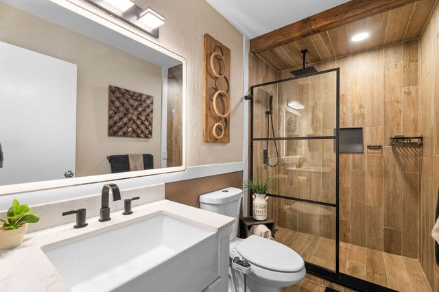 238 Dale Avenue, Hollister, MO 65672