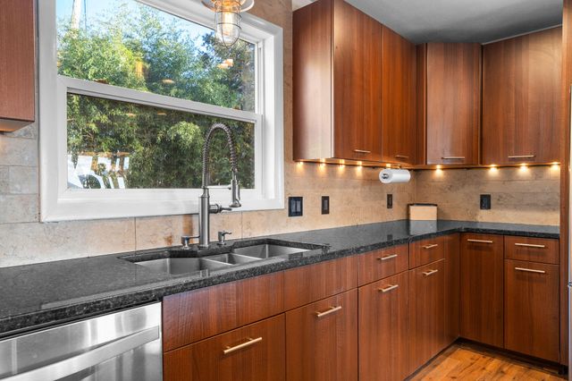 238 Dale Avenue, Hollister, MO 65672