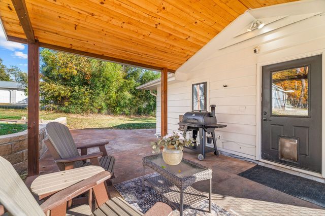 238 Dale Avenue, Hollister, MO 65672