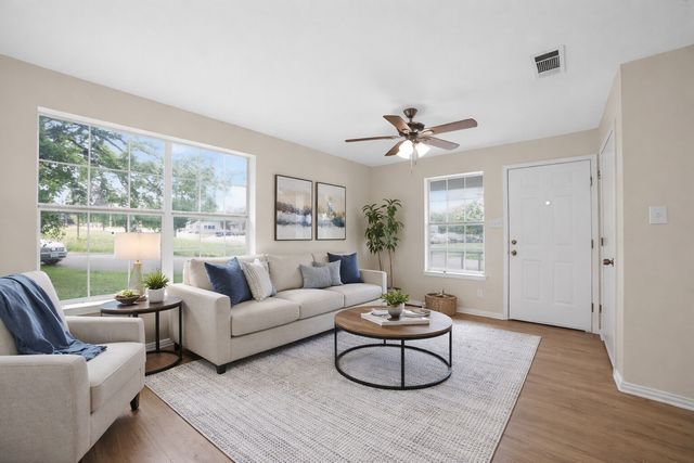 808 Park Street, Commerce, TX 75428