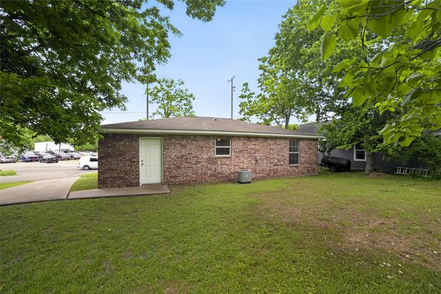 808 Park Street, Commerce, TX 75428