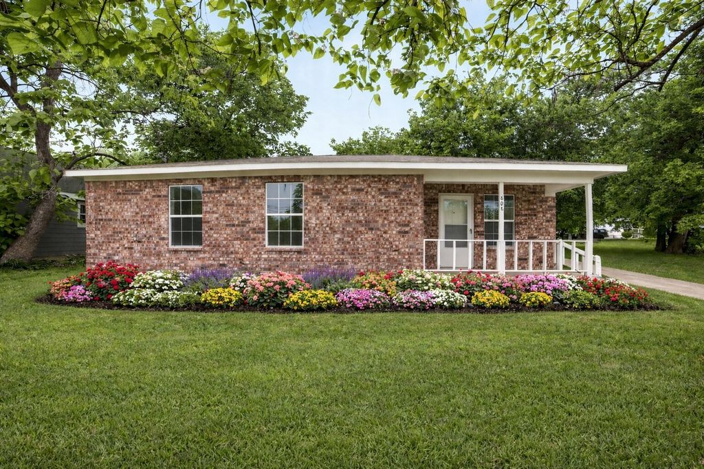 808 Park Street, Commerce, TX 75428