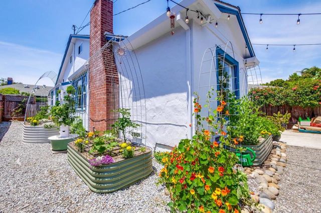 1505 17th Avenue, Santa Cruz, CA 95062