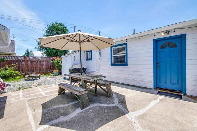 1505 17th Avenue, Santa Cruz, CA 95062