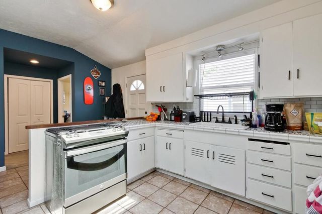 1505 17th Avenue, Santa Cruz, CA 95062