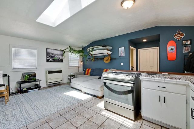 1505 17th Avenue, Santa Cruz, CA 95062