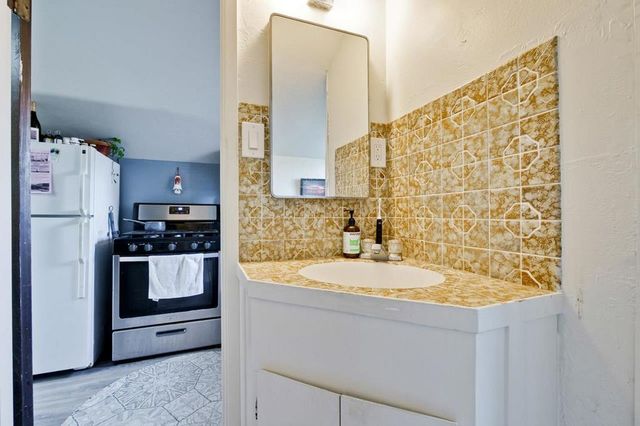 1505 17th Avenue, Santa Cruz, CA 95062