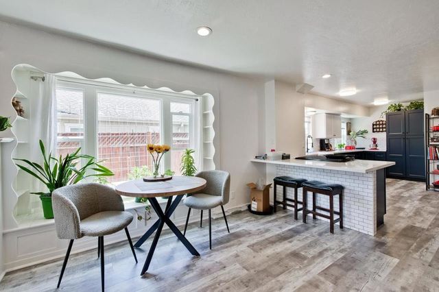 1505 17th Avenue, Santa Cruz, CA 95062