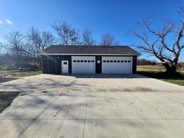 1982 S Benton Center Road, Benton Harbor, MI 49022
