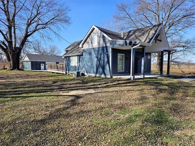 1982 S Benton Center Road, Benton Harbor, MI 49022