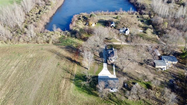 1982 S Benton Center Road, Benton Harbor, MI 49022