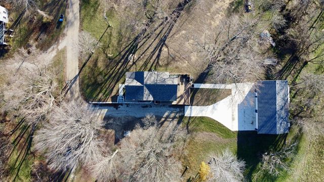 1982 S Benton Center Road, Benton Harbor, MI 49022