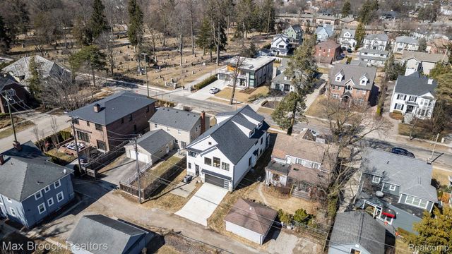 667 OAK Avenue, Birmingham, MI 48009