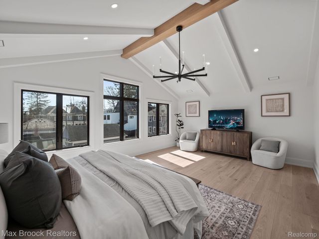 667 OAK Avenue, Birmingham, MI 48009