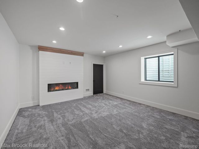 667 OAK Avenue, Birmingham, MI 48009