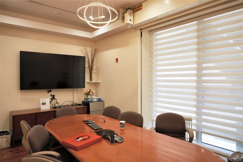 131-07 40th Road E07, Flushing, NY 11354 — photo 5