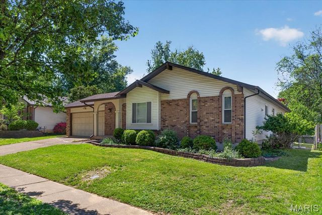 1421 Nancy Lee Drive, St Louis, MO 63146