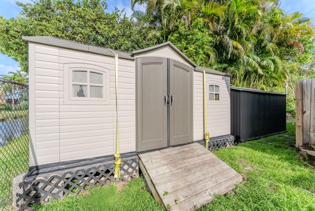 11420 NW 26th Street, Plantation, FL 33323