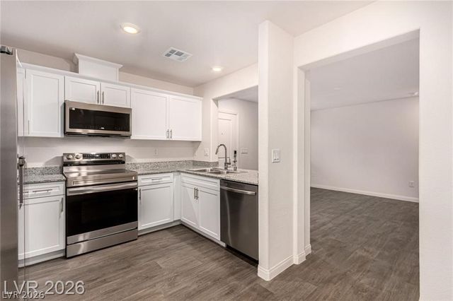 2833 Champagne Gold Avenue, North Las Vegas, NV 89086