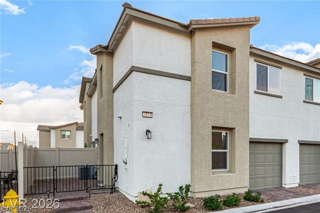 2833 Champagne Gold Avenue, North Las Vegas, NV 89086