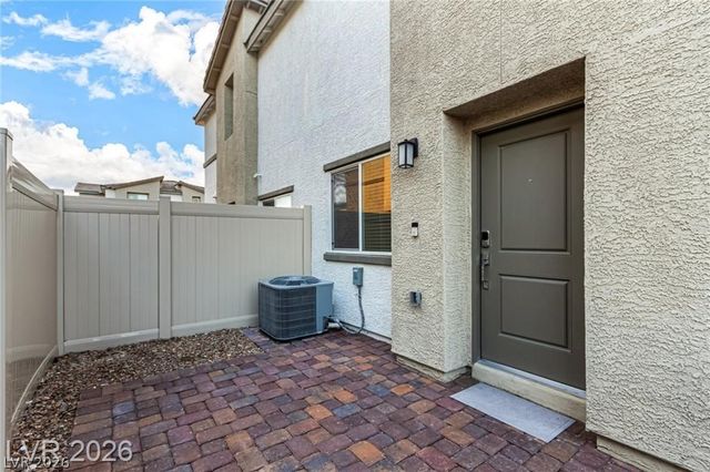2833 Champagne Gold Avenue, North Las Vegas, NV 89086