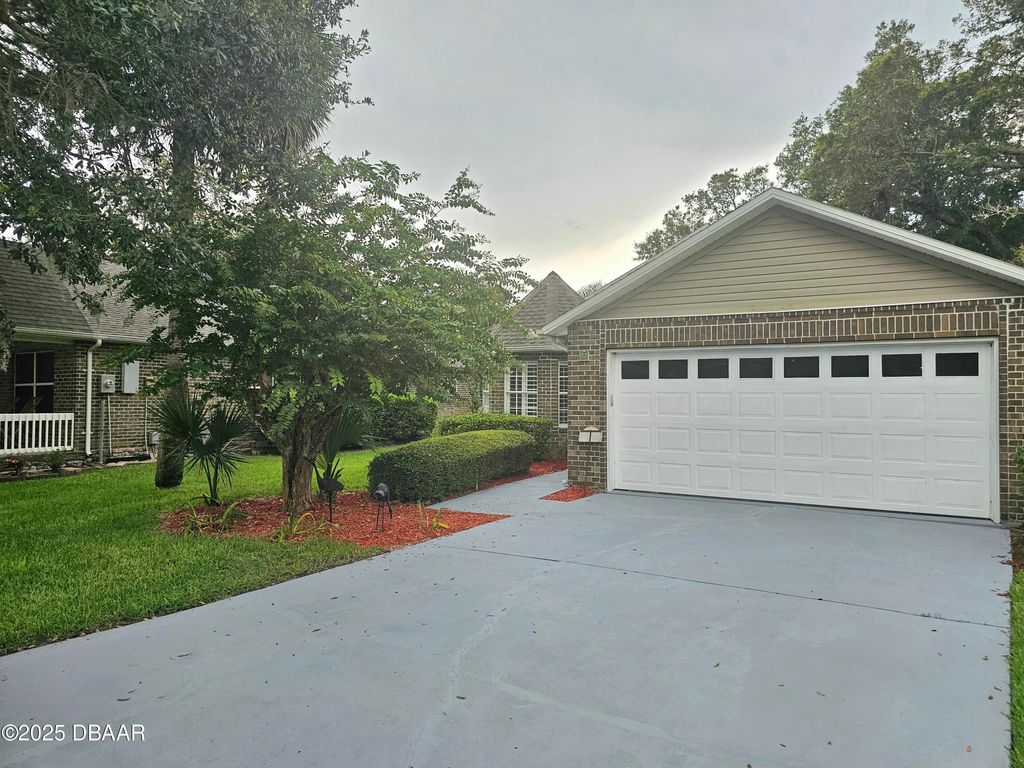 6 Oak Village Drive, Ormond Beach, FL 32174