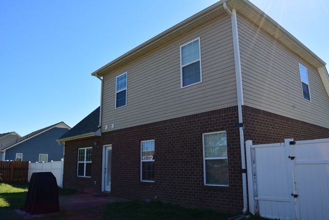 704 Silverhill Dr, Murfreesboro, TN 37129