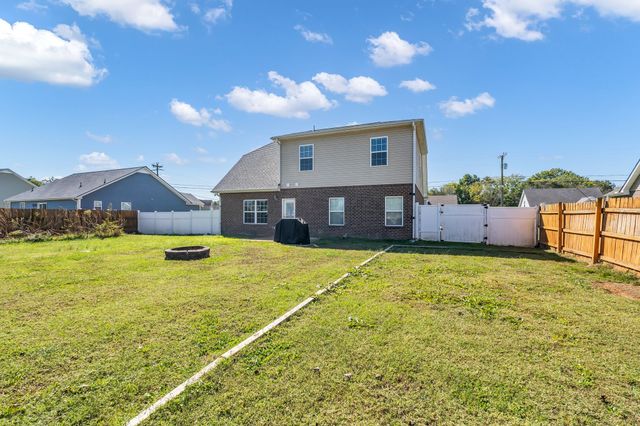 704 Silverhill Dr, Murfreesboro, TN 37129