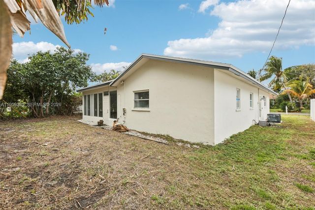 2720 NE 25th Ter, Boca Raton, FL 33431
