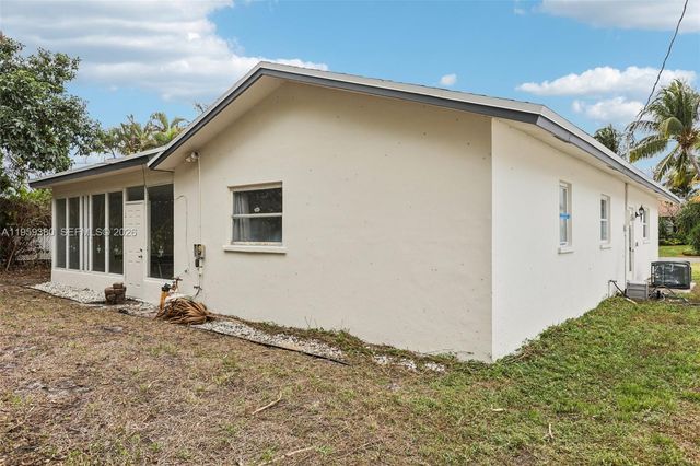 2720 NE 25th Ter, Boca Raton, FL 33431